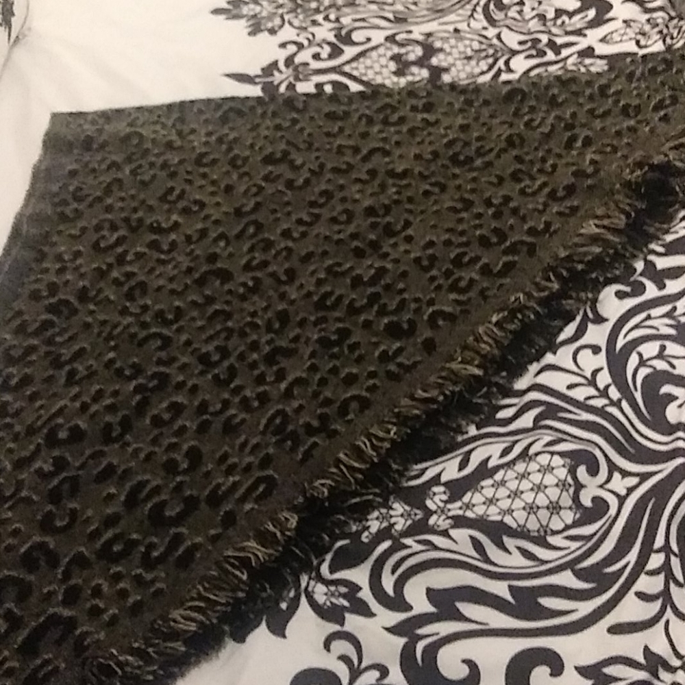 💵 3/$15 Animal Print Scarf